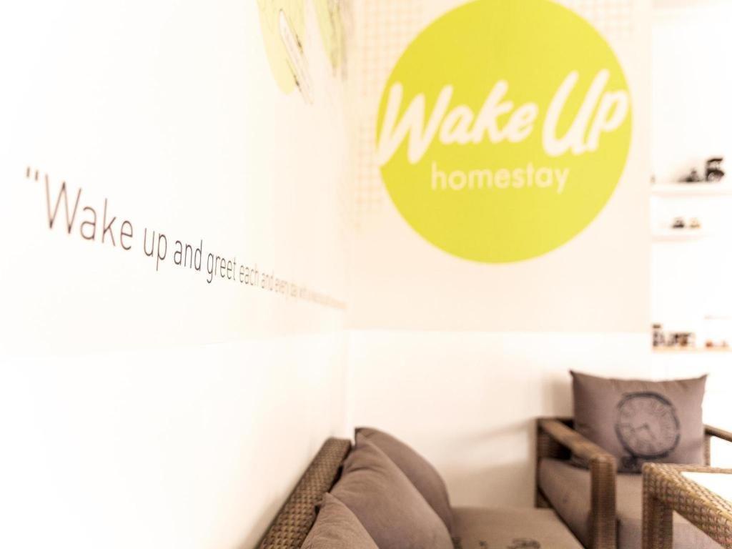 Wakeup Homestay Джокьякарта Экстерьер фото